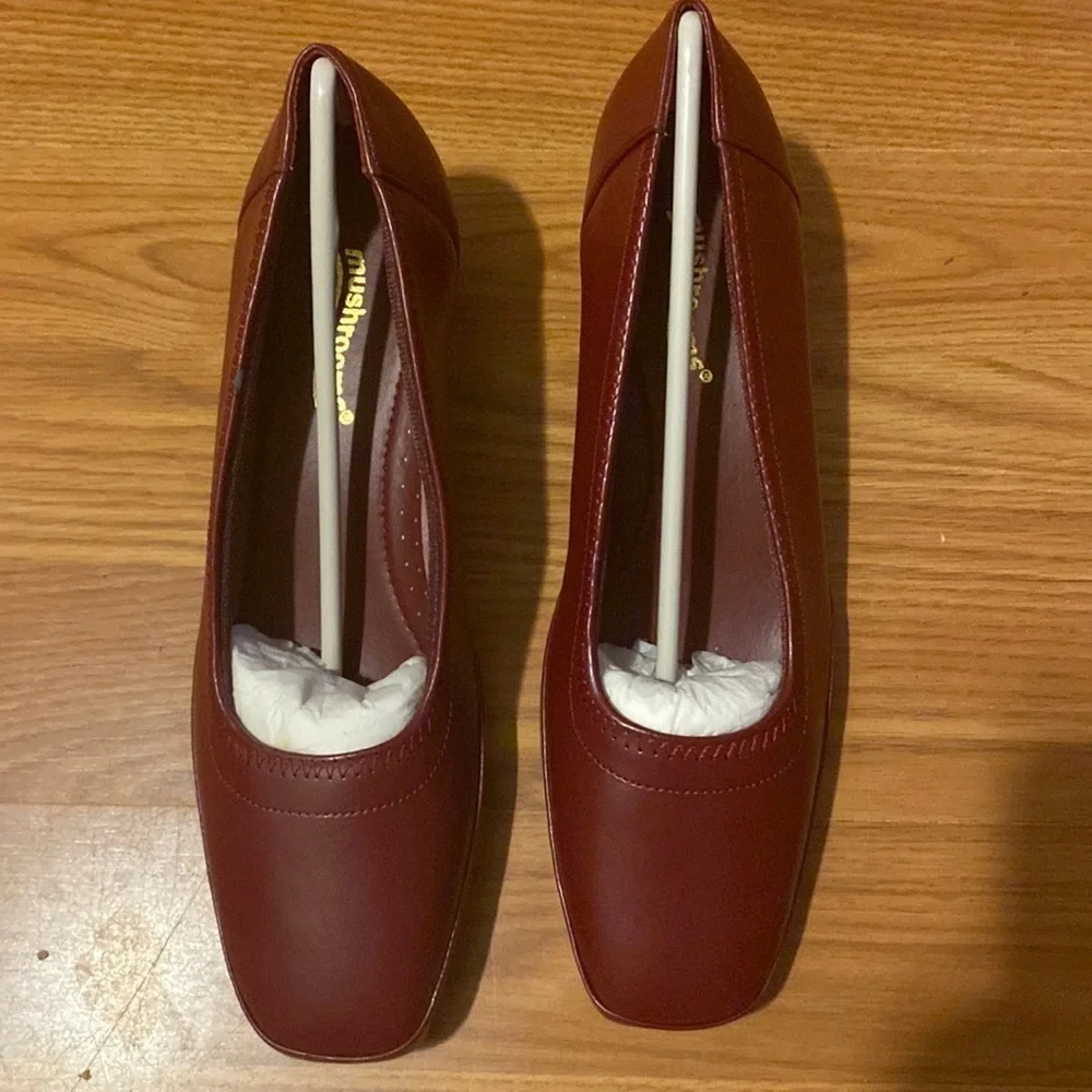 Mushrooms Heeled Loafers size 7 1/2 M. (CC)